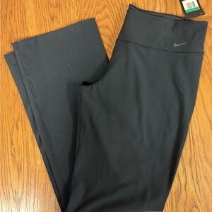 Nike Women’s Wide Leg Legend Pant